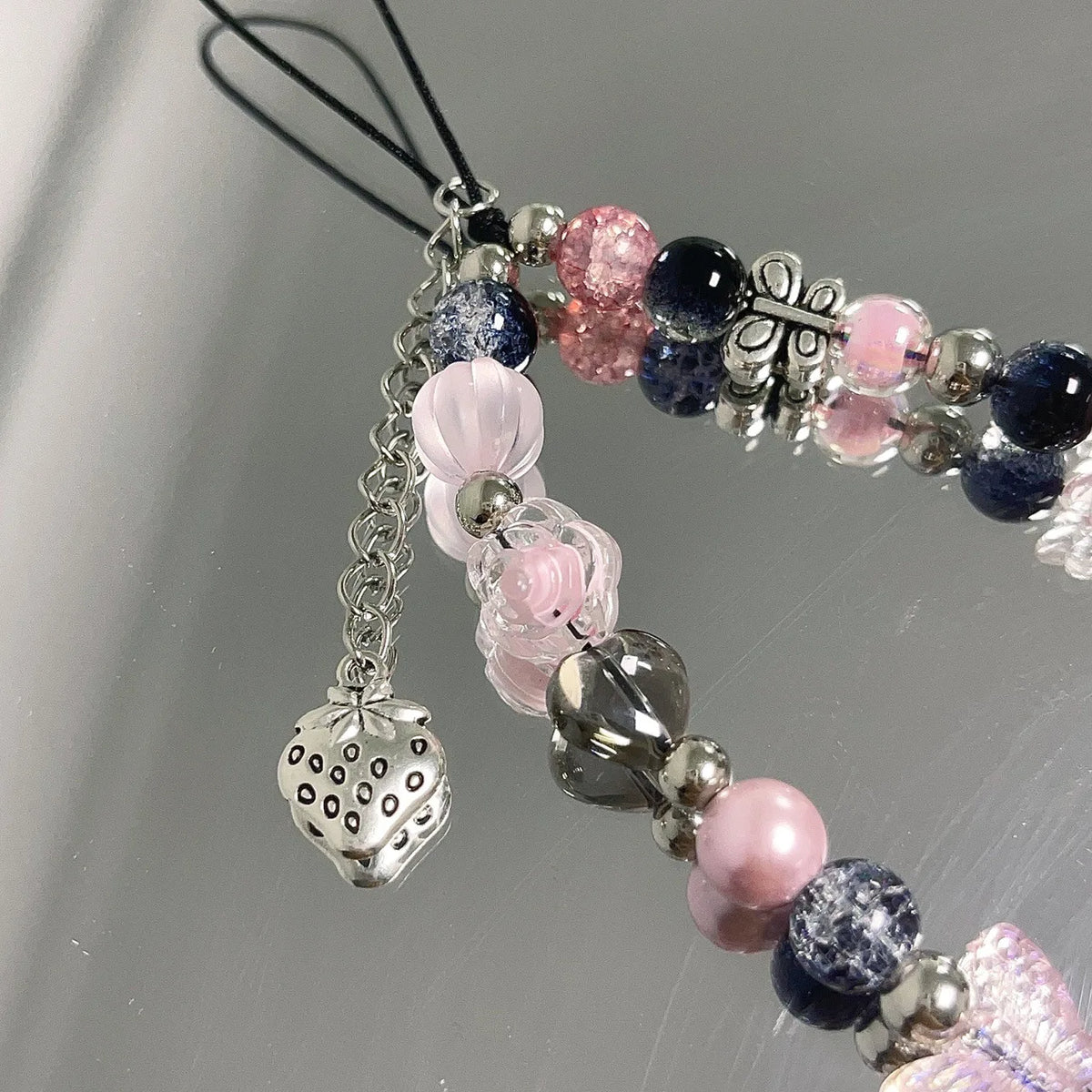 Crystal bead strawberry ins bracelet cartoon phone lanyard bracelet anti-loss rope fashion charms chain for iphone airpods