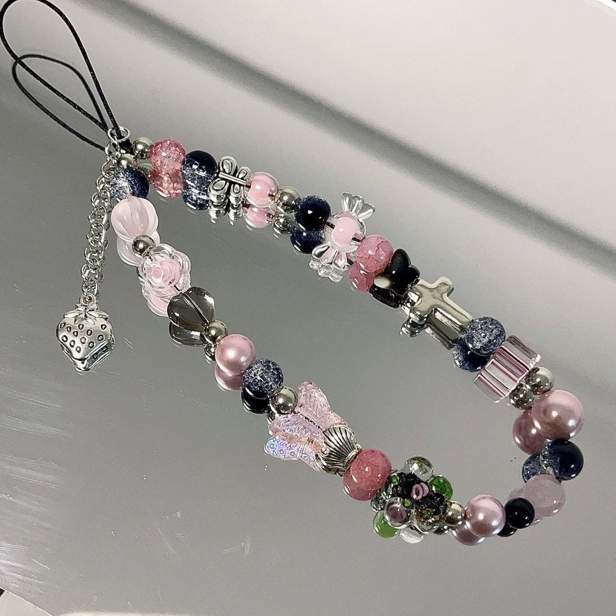 Crystal bead strawberry ins bracelet cartoon phone lanyard bracelet anti-loss rope fashion charms chain for iphone airpods