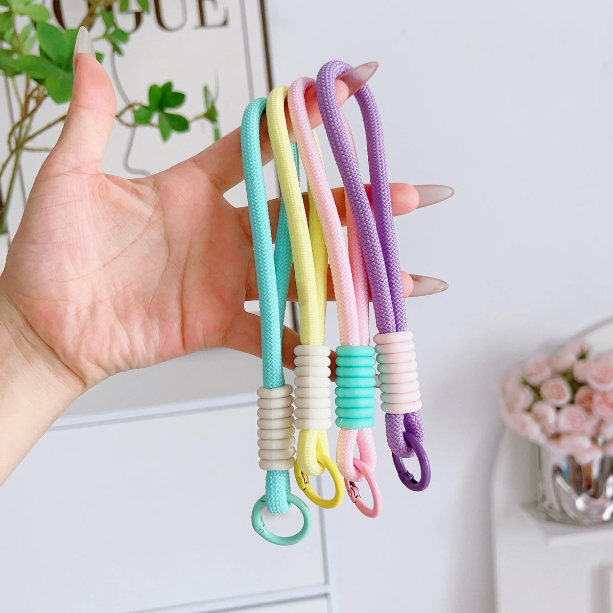 Simple Silicone Mobile Phone Lanyard, Wrist Short Rope, Hardware Rotating Hanging Piece, Multi-Functional Universal Wristband